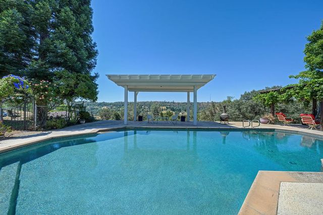 7630 Ridge Rd, Newcastle, CA 95658