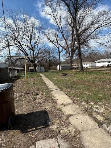 809 N Florissant Road, Ferguson, MO 63135