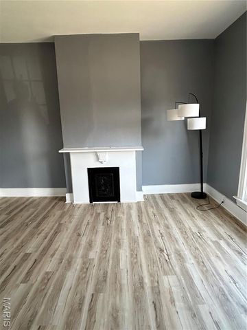 809 N Florissant Road, Ferguson, MO 63135