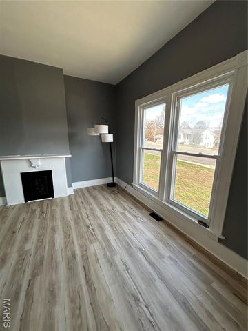 809 N Florissant Road, Ferguson, MO 63135