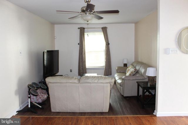 44 EDINSHIRE RD, Sicklerville, NJ 08081
