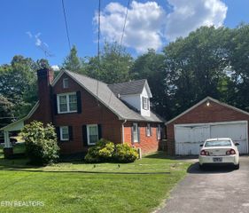 1303 W Broadway Ave, Maryville, TN 37801