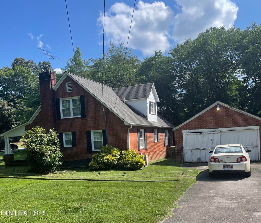 1303 W Broadway Ave, Maryville, TN 37801
