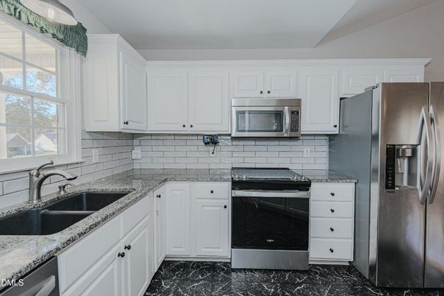 1121 Ravenwood Drive, Graham, NC 27253