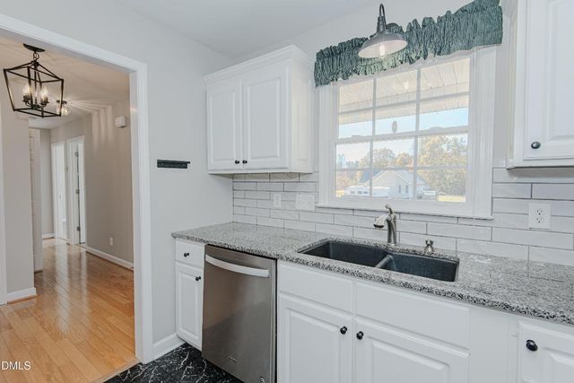 1121 Ravenwood Drive, Graham, NC 27253