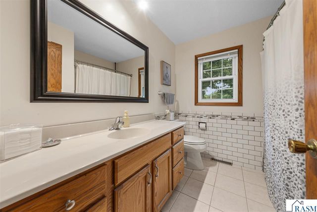 40499 520th Street, North Mankato, MN 56003