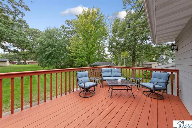 40499 520th Street, North Mankato, MN 56003