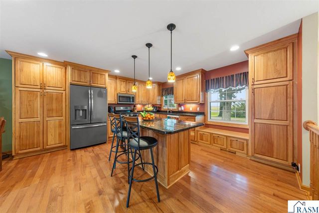 40499 520th Street, North Mankato, MN 56003