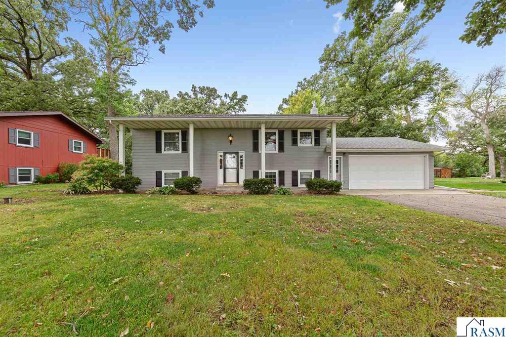 40499 520th Street, North Mankato, MN 56003