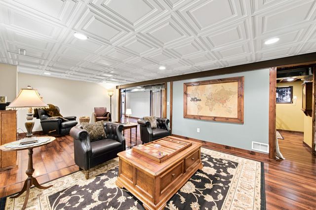 1715 Preston Lane, Hopkins, MN 55343