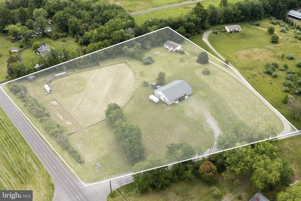 9 PAYNE LN, Amissville, VA 20106