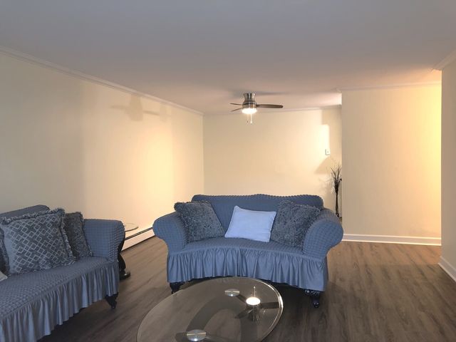 1188 Royal Glen Drive 101W, Glen Ellyn, IL 60137