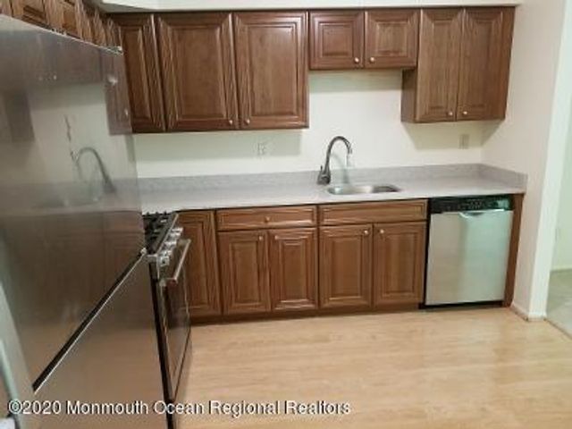 268 Gloucester Court, Matawan, NJ 07747