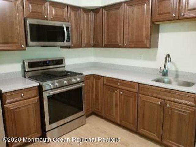 268 Gloucester Court, Matawan, NJ 07747