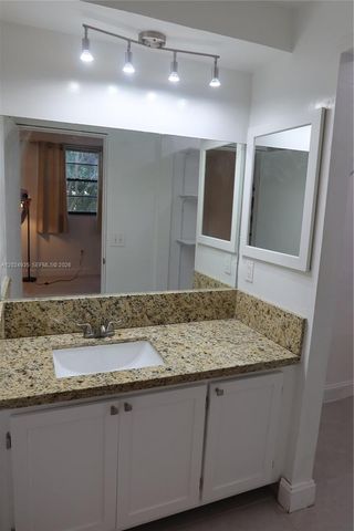 10835 SW 112th Avenue 113, Miami, FL 33176