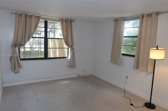 10835 SW 112th Avenue 113, Miami, FL 33176