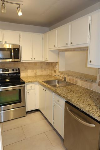 10835 SW 112th Avenue 113, Miami, FL 33176
