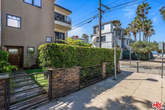 10 26th Avenue, Los Angeles, CA 90291