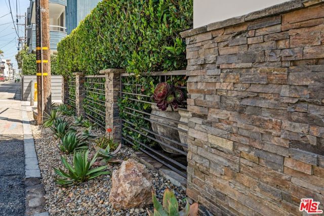 10 26th Avenue, Los Angeles, CA 90291