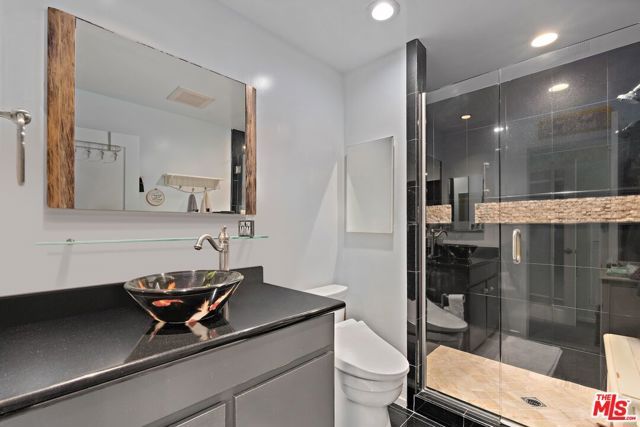 10 26th Avenue, Los Angeles, CA 90291