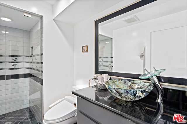 10 26th Avenue, Los Angeles, CA 90291