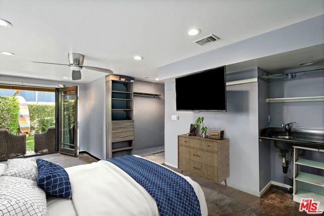 10 26th Avenue, Los Angeles, CA 90291