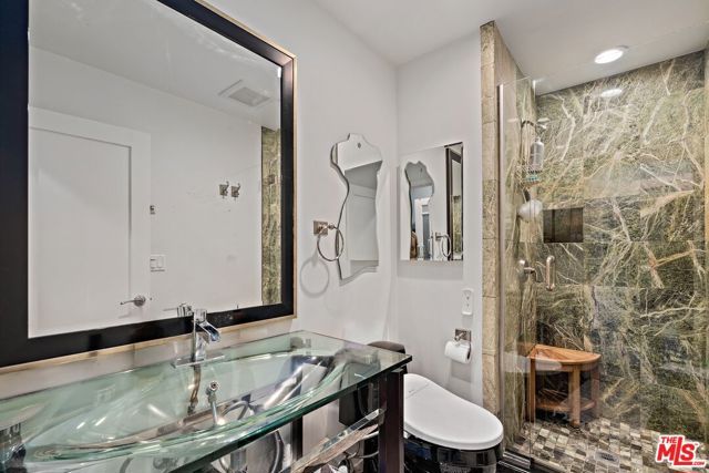 10 26th Avenue, Los Angeles, CA 90291