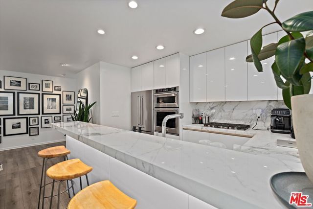10 26th Avenue, Los Angeles, CA 90291