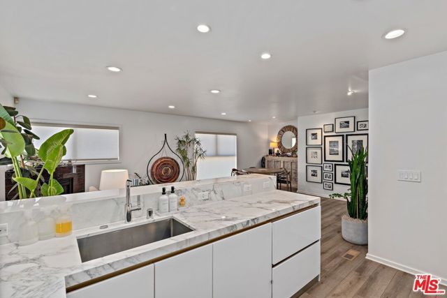 10 26th Avenue, Los Angeles, CA 90291