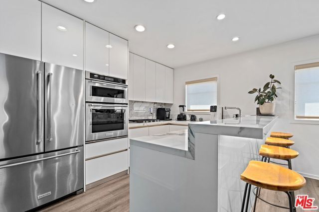 10 26th Avenue, Los Angeles, CA 90291