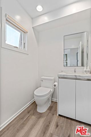 10 26th Avenue, Los Angeles, CA 90291