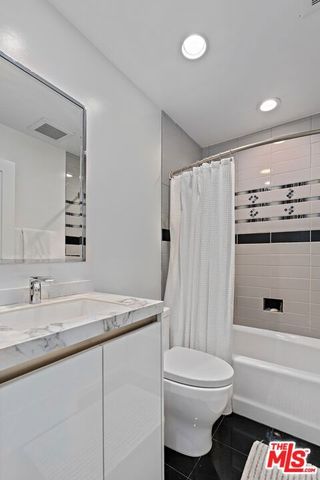 10 26th Avenue, Los Angeles, CA 90291