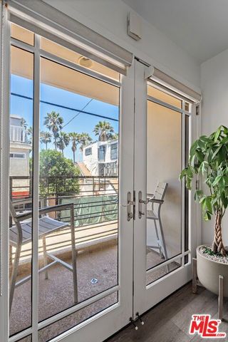 10 26th Avenue, Los Angeles, CA 90291