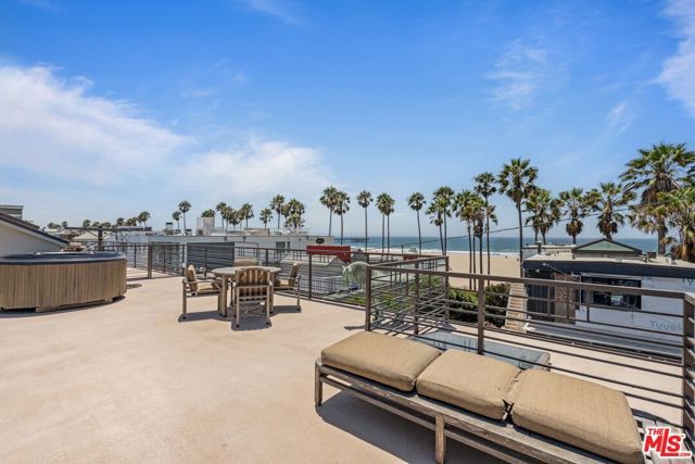 10 26th Avenue, Los Angeles, CA 90291