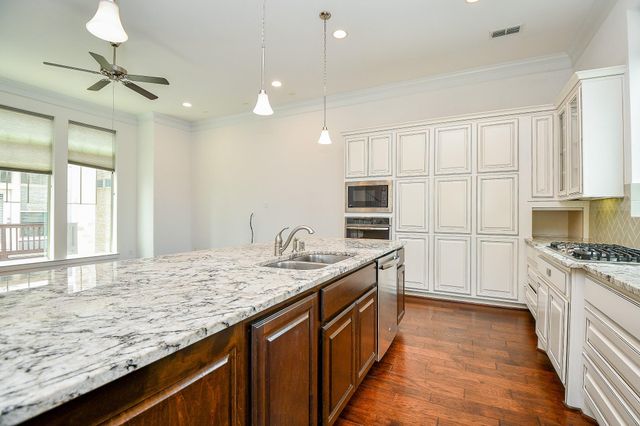 818 Yale Street A, Houston, TX 77007