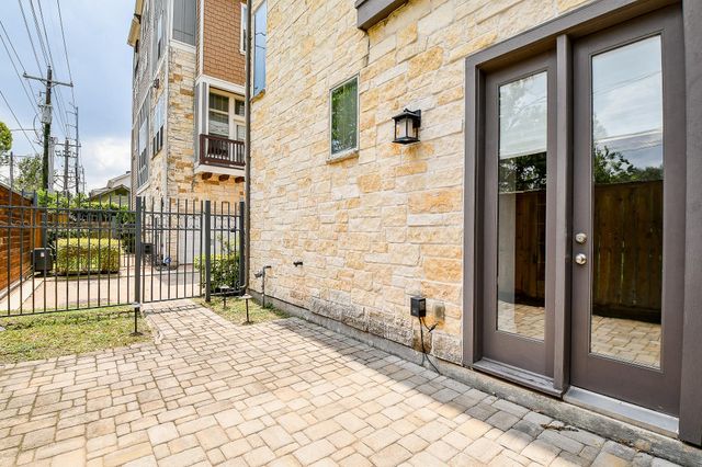 818 Yale Street A, Houston, TX 77007