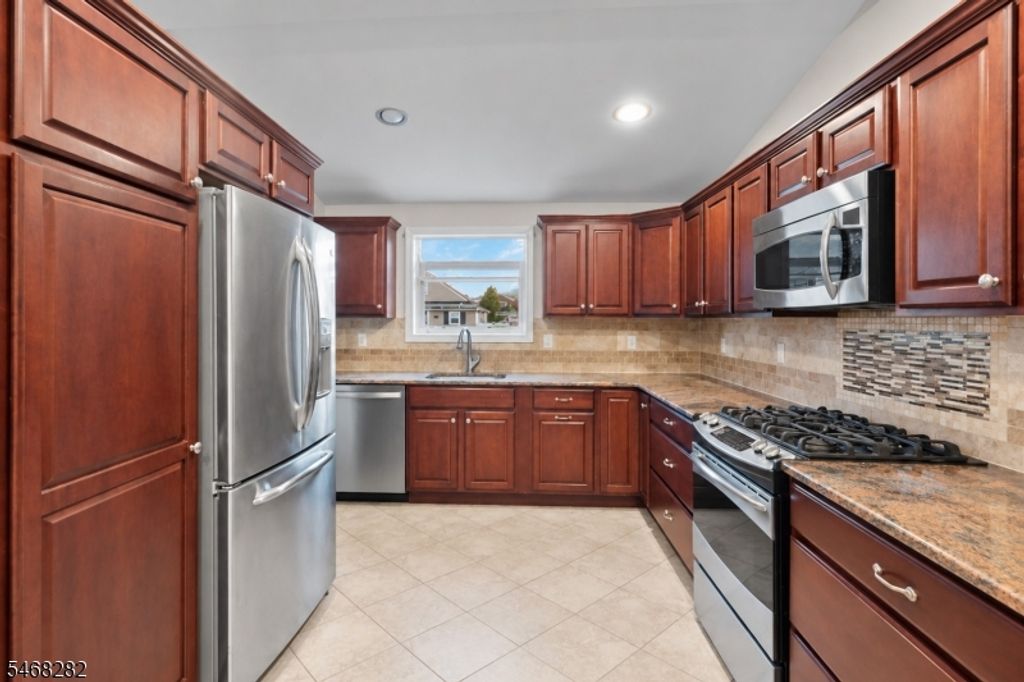 245 Kingsland Ave, Lyndhurst Twp., NJ 07071 — photo 2
