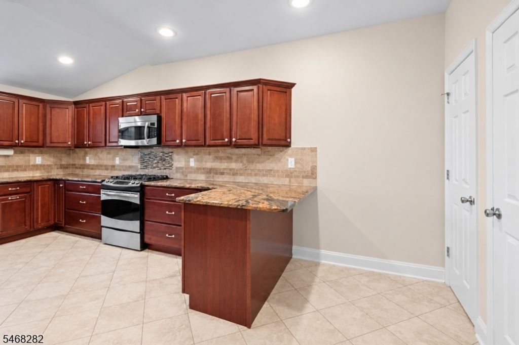 245 Kingsland Ave, Lyndhurst Twp., NJ 07071 — photo 4