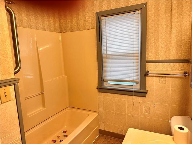 1035 3rd Street, Whitehall Twp, PA 18052