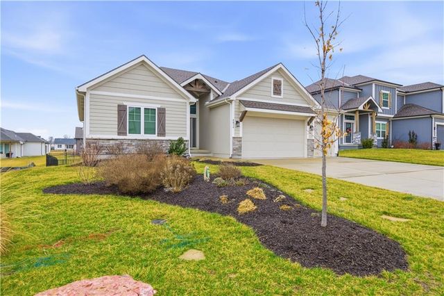 2614 SW Farm Field Road, Lee's Summit, MO 64082