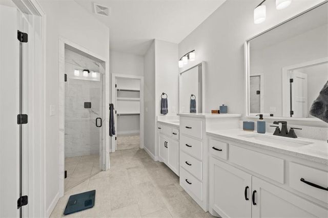 2614 SW Farm Field Road, Lee's Summit, MO 64082