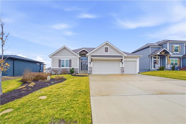2614 SW Farm Field Road, Lee's Summit, MO 64082