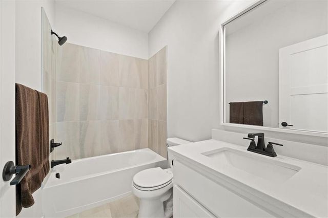 2614 SW Farm Field Road, Lee's Summit, MO 64082