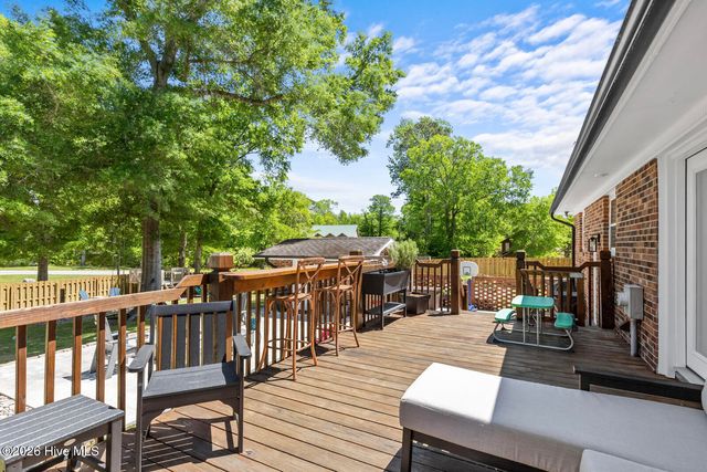 100 Deerfield Road, Jacksonville, NC 28540