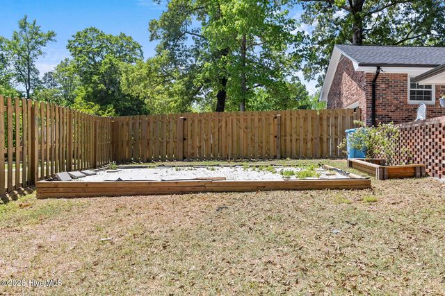 100 Deerfield Road, Jacksonville, NC 28540