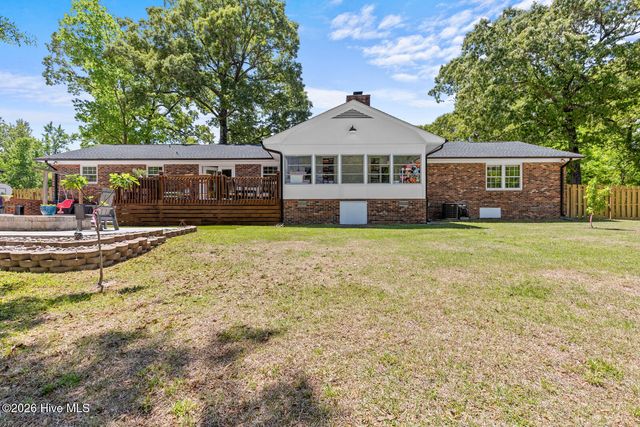 100 Deerfield Road, Jacksonville, NC 28540