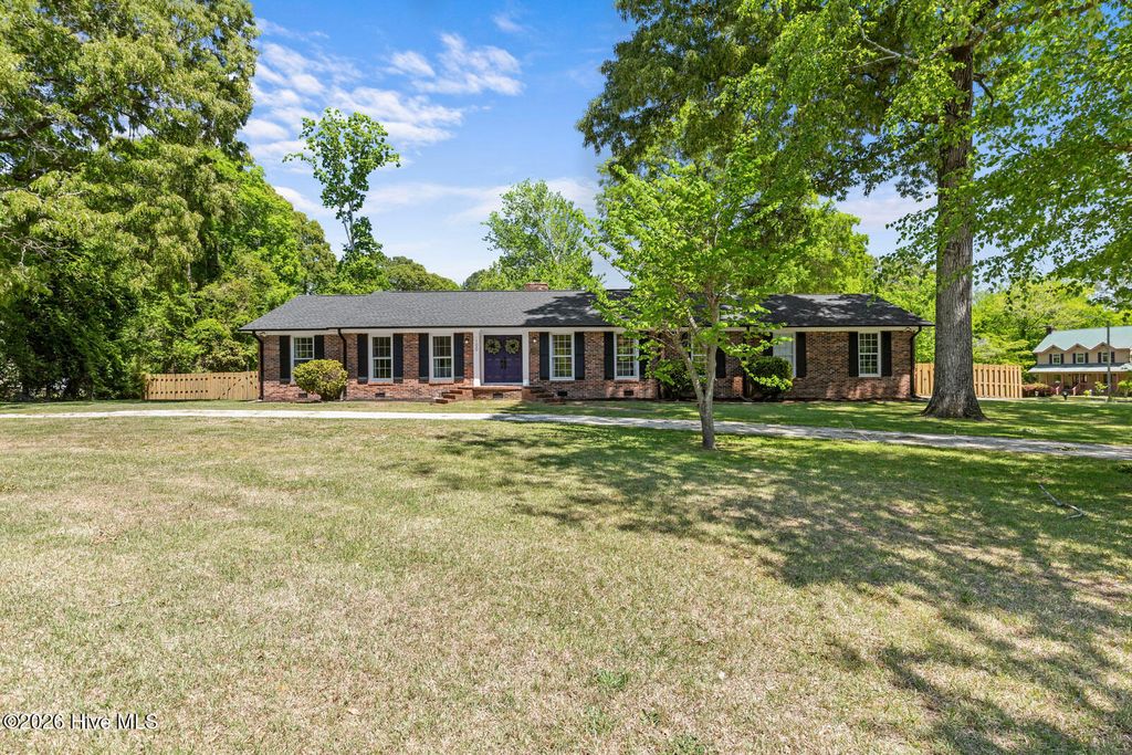 100 Deerfield Road, Jacksonville, NC 28540