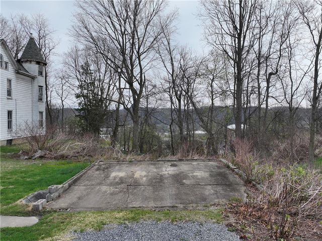 1229 McCabe Ave., Coraopolis, PA 15108