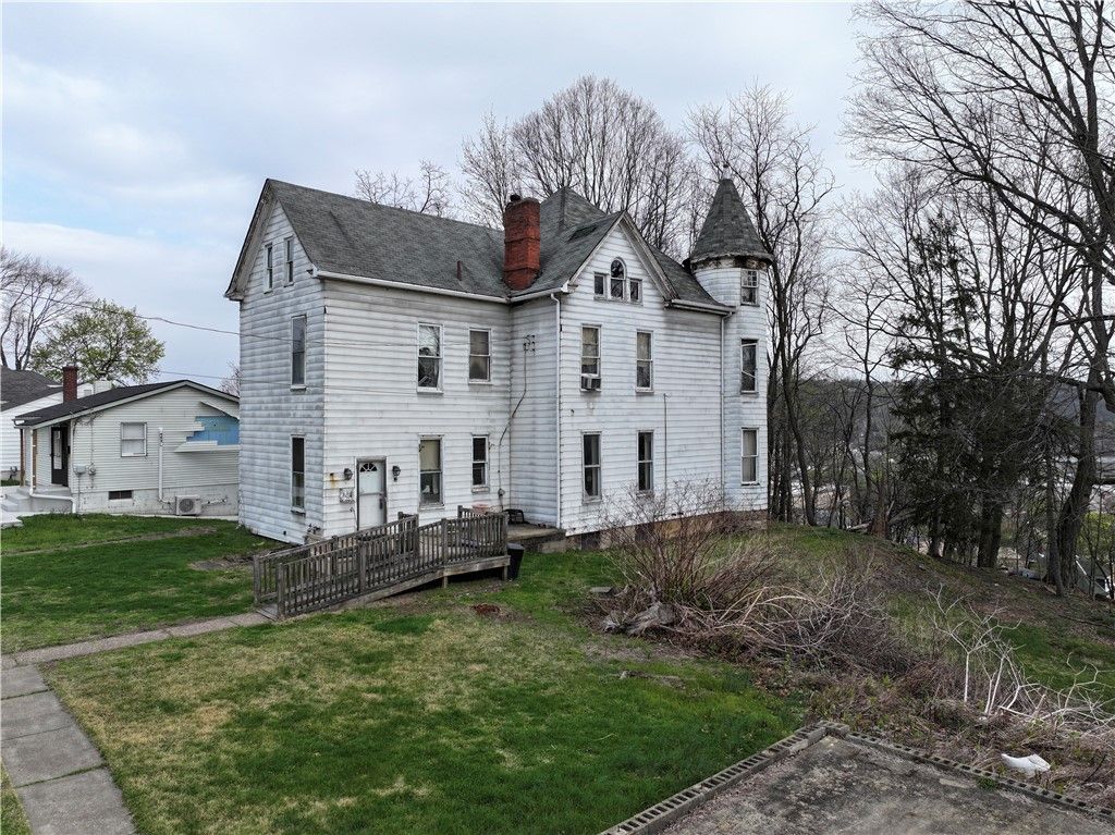 1229 McCabe Ave., Coraopolis, PA 15108