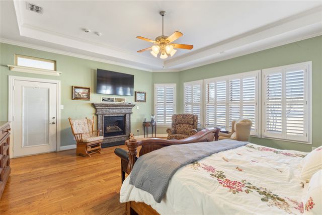 143 Southwood Drive, Burleson, TX 76028